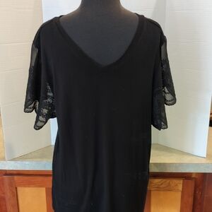 KEREN hart Black S/S Knit Top. Size Large. Beautiful Lace Sleeves